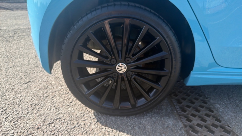 Volkswagen Up 1.0 65PS R-Line 5dr Petrol Hatchback - Image 39