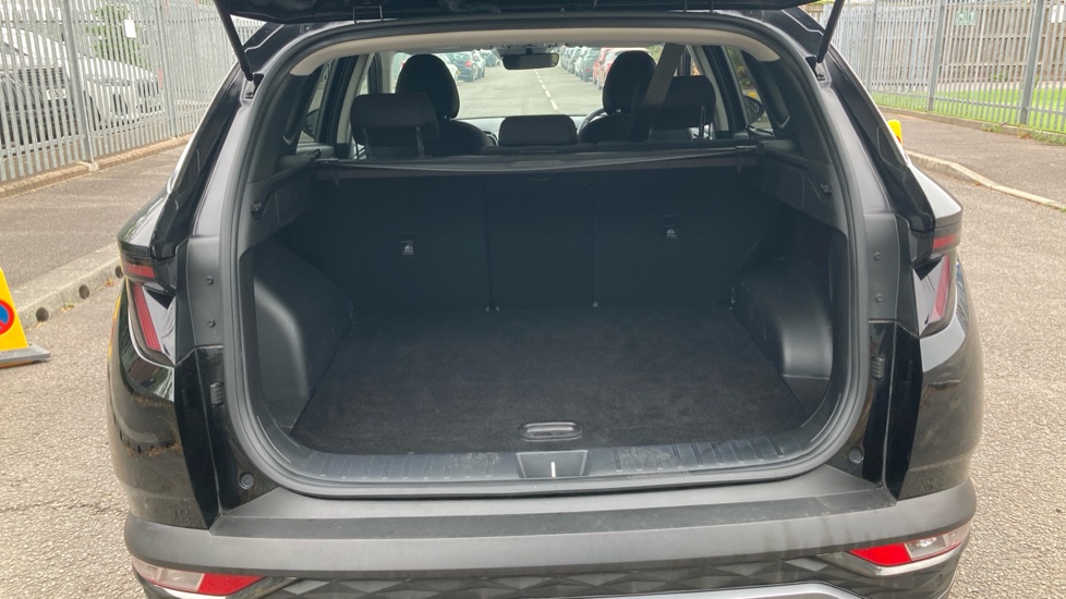 Hyundai TUCSON 1.6 TGDi Premium 5dr 2WD Petrol Estate - Image 4