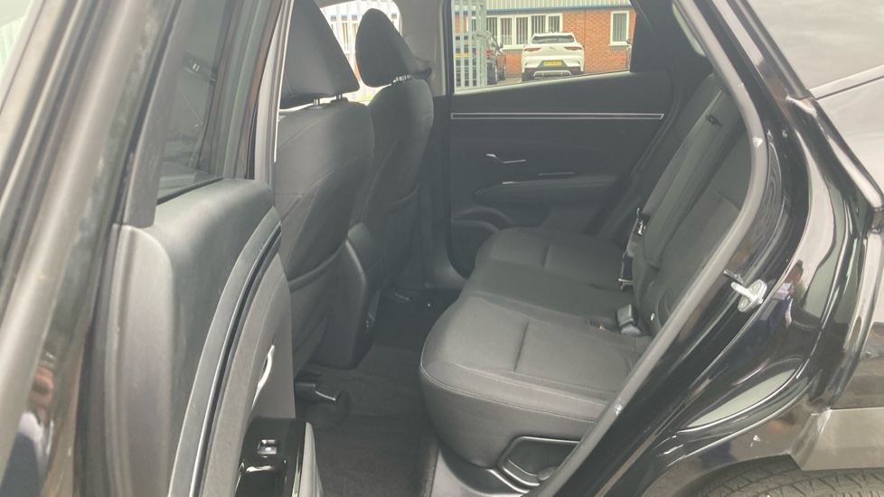 Hyundai TUCSON 1.6 TGDi Premium 5dr 2WD Petrol Estate - Image 16