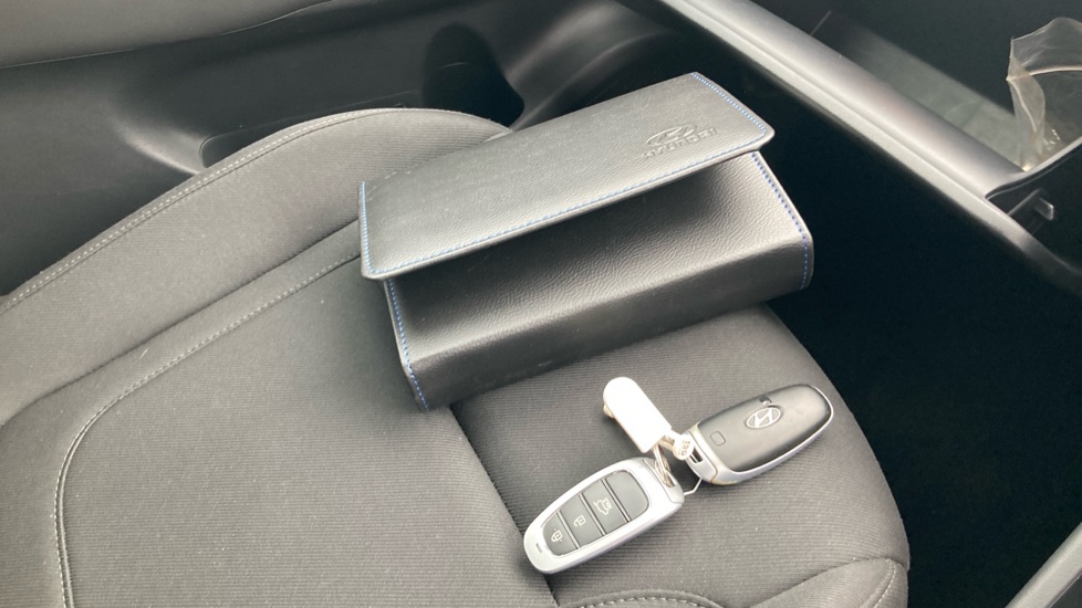 Hyundai TUCSON 1.6 TGDi Premium 5dr 2WD Petrol Estate - Image 19