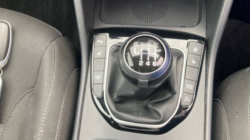 Hyundai TUCSON 1.6 TGDi Premium 5dr 2WD Petrol Estate - Image 35