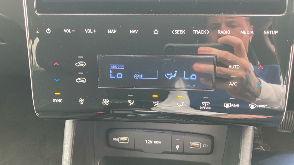 Hyundai TUCSON 1.6 TGDi Premium 5dr 2WD Petrol Estate - Image 40