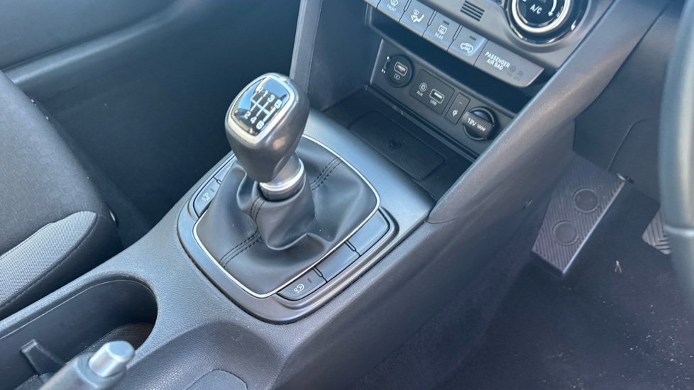 Hyundai KONA 1.0T GDi Blue Drive Premium 5dr Petrol Hatchback - Image 13