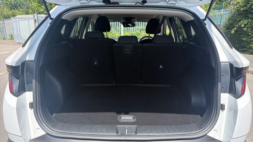 Hyundai TUCSON 1.6 TGDi Premium 5dr 2WD Petrol Estate - Image 4