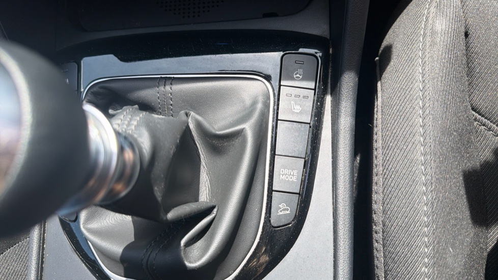 Hyundai TUCSON 1.6 TGDi Premium 5dr 2WD Petrol Estate - Image 45