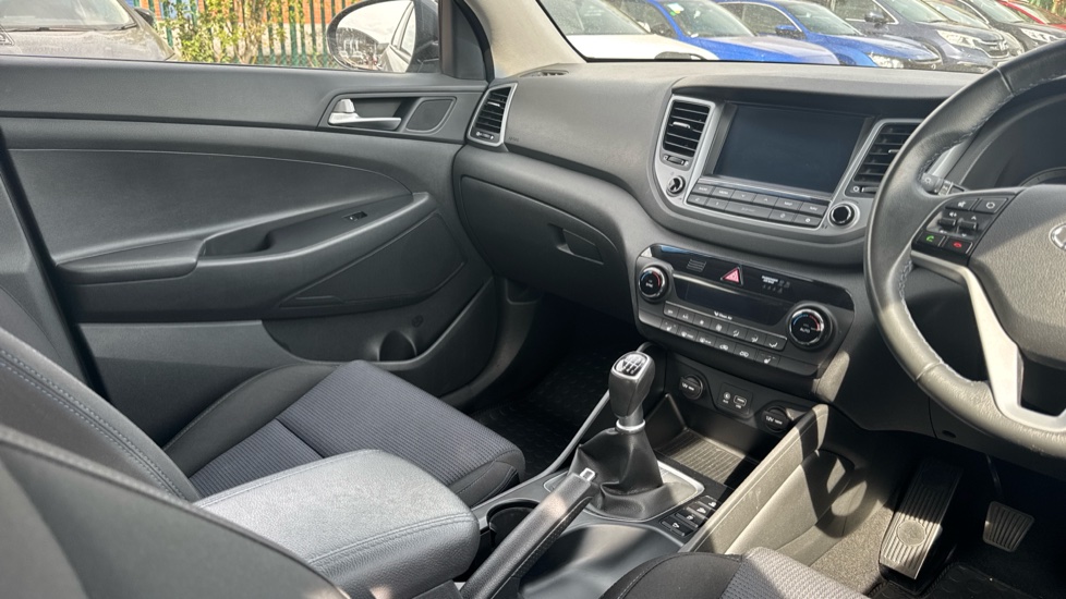 Hyundai TUCSON 1.7 CRDi Blue Drive SE Nav 5dr 2WD Diesel Estate - Image 14