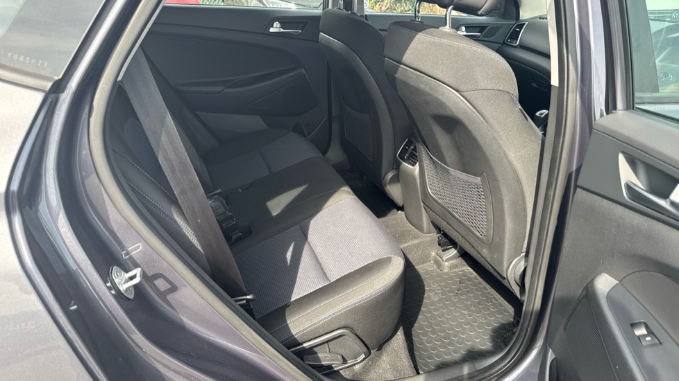 Hyundai TUCSON 1.7 CRDi Blue Drive SE Nav 5dr 2WD Diesel Estate - Image 16