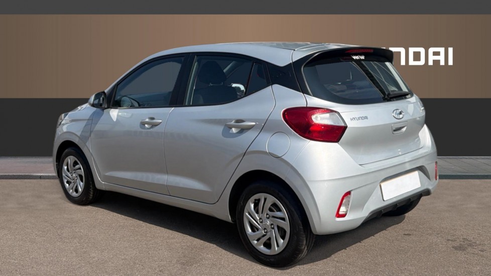 Hyundai i10 1.0 MPi SE 5dr Petrol Hatchback - Image 2