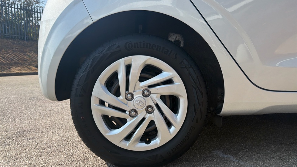Hyundai i10 1.0 MPi SE 5dr Petrol Hatchback - Image 7
