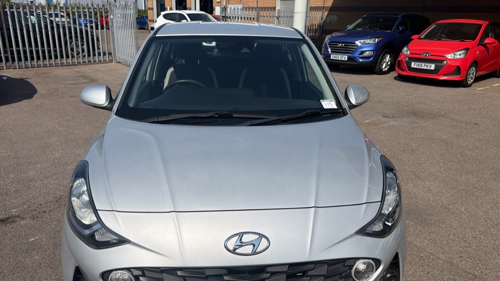 Hyundai i10 1.0 MPi SE 5dr Petrol Hatchback - Image 8
