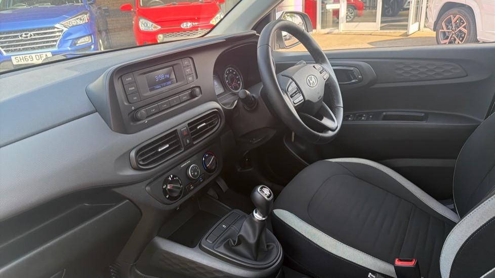 Hyundai i10 1.0 MPi SE 5dr Petrol Hatchback - Image 9