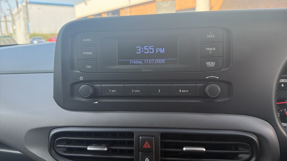 Hyundai i10 1.0 MPi SE 5dr Petrol Hatchback - Image 12