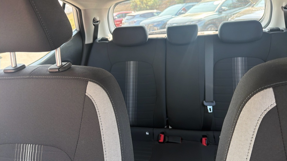 Hyundai i10 1.0 MPi SE 5dr Petrol Hatchback - Image 15