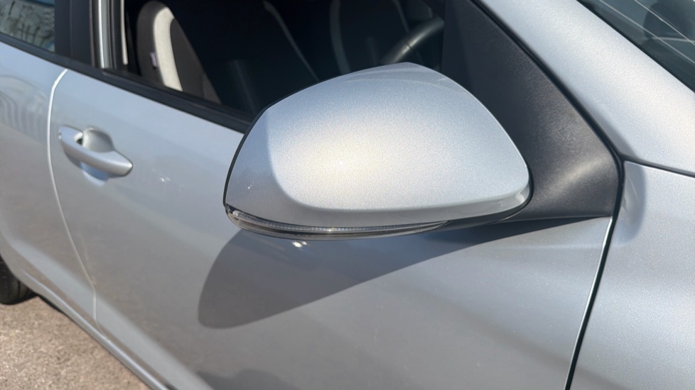 Hyundai i10 1.0 MPi SE 5dr Petrol Hatchback - Image 22