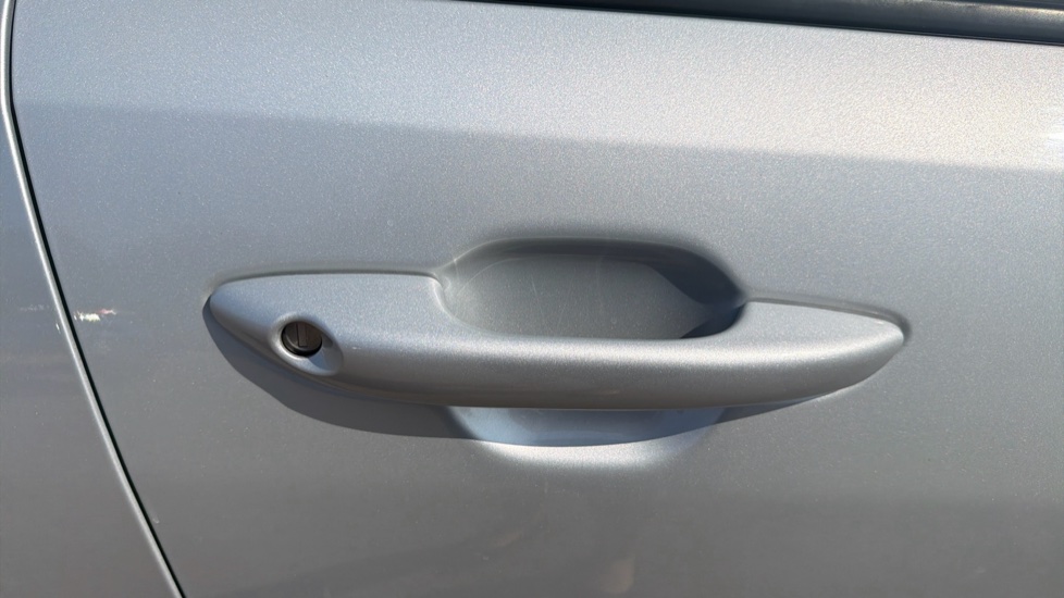 Hyundai i10 1.0 MPi SE 5dr Petrol Hatchback - Image 23