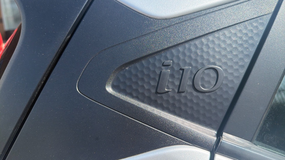 Hyundai i10 1.0 MPi SE 5dr Petrol Hatchback - Image 25