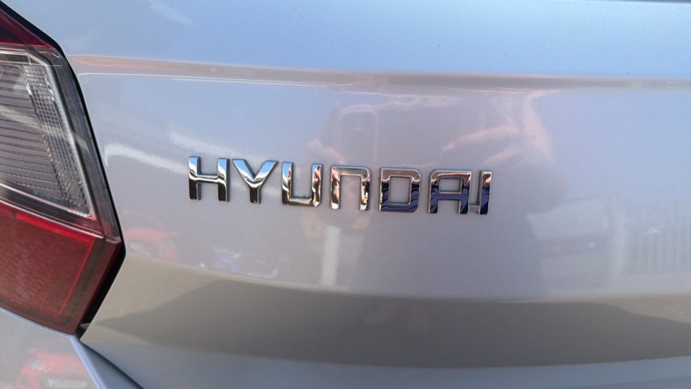 Hyundai i10 1.0 MPi SE 5dr Petrol Hatchback - Image 29