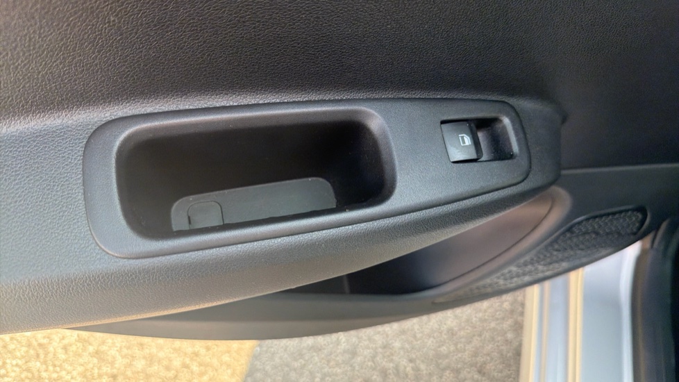 Hyundai i10 1.0 MPi SE 5dr Petrol Hatchback - Image 35