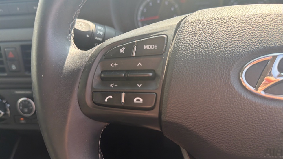 Hyundai i10 1.0 MPi SE 5dr Petrol Hatchback - Image 37
