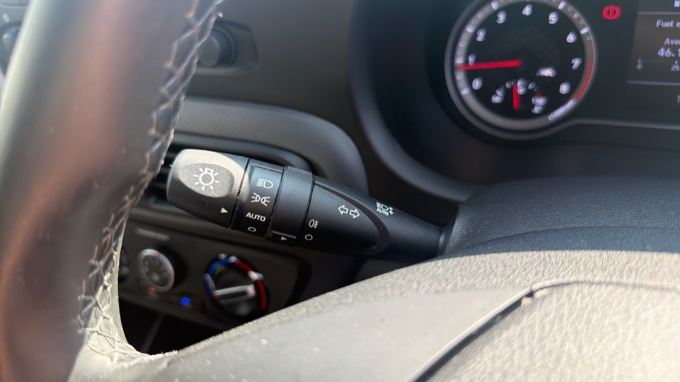 Hyundai i10 1.0 MPi SE 5dr Petrol Hatchback - Image 40