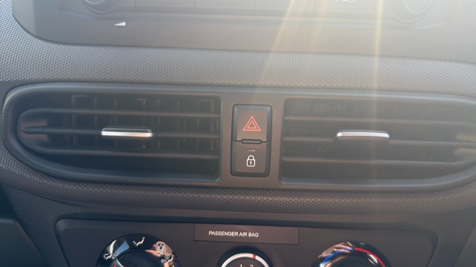 Hyundai i10 1.0 MPi SE 5dr Petrol Hatchback - Image 42