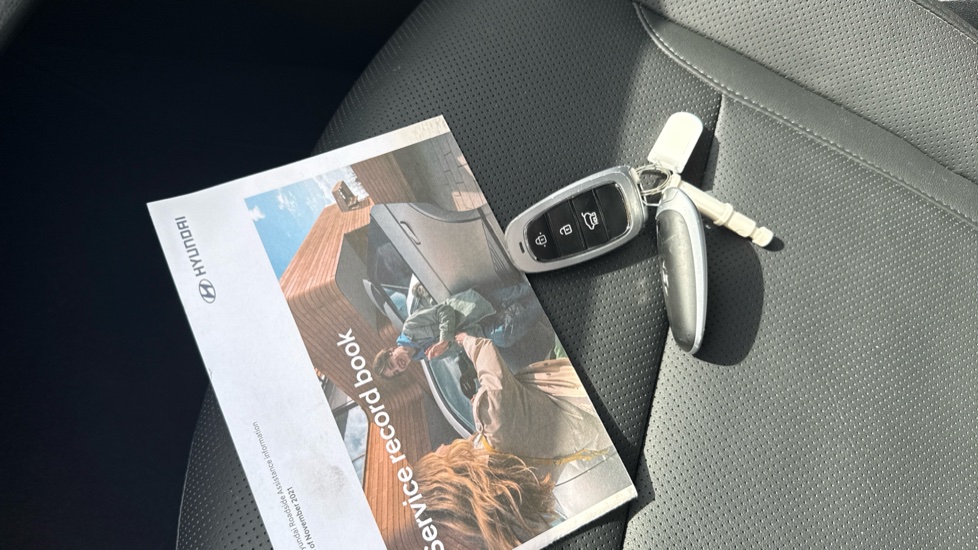 Hyundai TUCSON 1.6 TGDi Hybrid 230 Ultimate 5dr 2WD Auto Hybrid Estate - Image 19