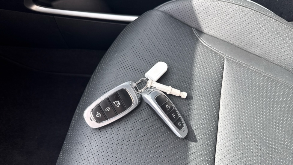 Hyundai TUCSON 1.6 TGDi Hybrid 230 Ultimate 5dr 2WD Auto Hybrid Estate - Image 20