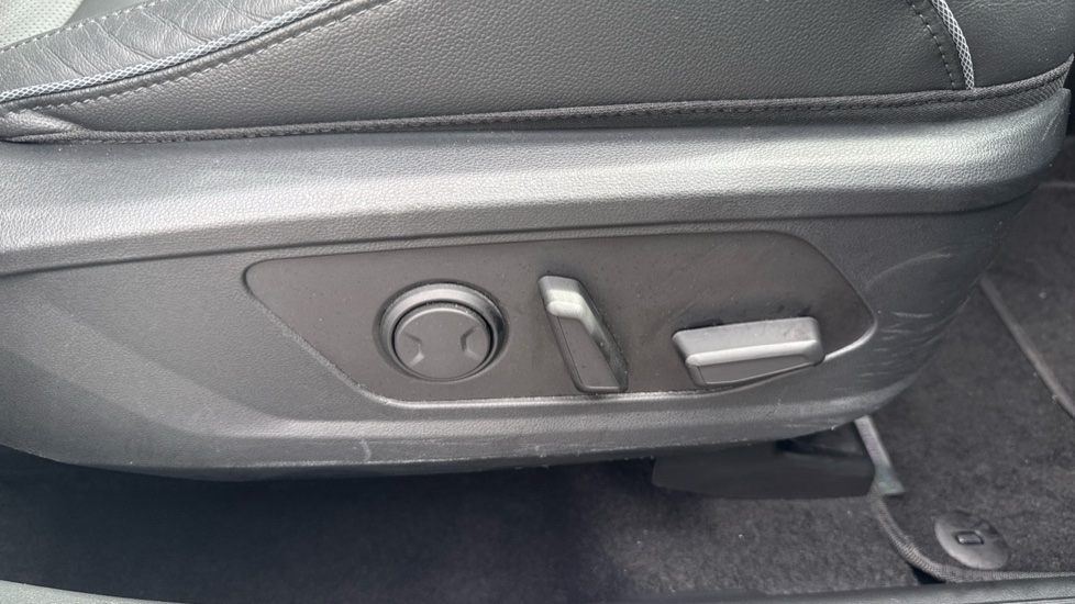 Hyundai TUCSON 1.6 TGDi Hybrid 230 Ultimate 5dr 2WD Auto Hybrid Estate - Image 43