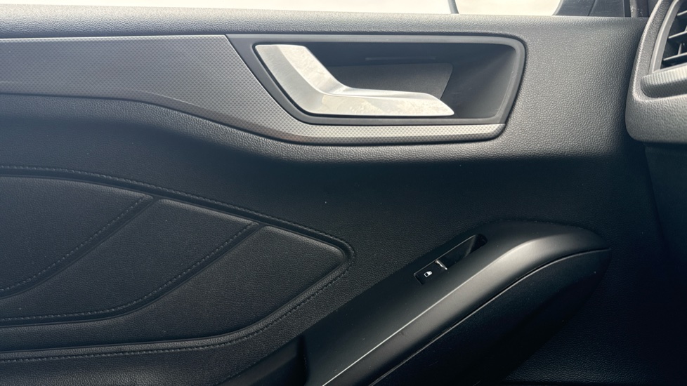 Ford Focus 1.0 EcoBoost 125 Titanium X 5dr Petrol Hatchback - Image 21