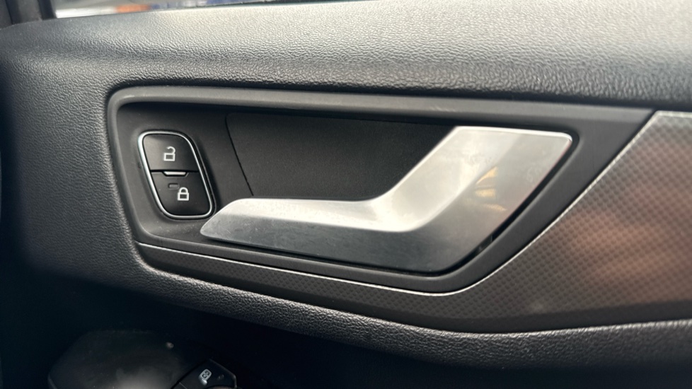 Ford Focus 1.0 EcoBoost 125 Titanium X 5dr Petrol Hatchback - Image 40