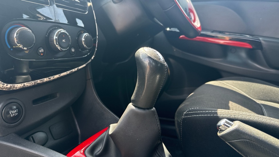 Renault Clio 1.2 16V Dynamique MediaNav 5dr Petrol Hatchback - Image 13