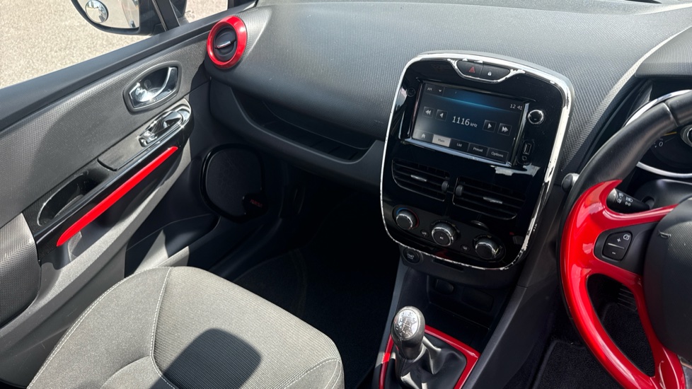 Renault Clio 1.2 16V Dynamique MediaNav 5dr Petrol Hatchback - Image 14