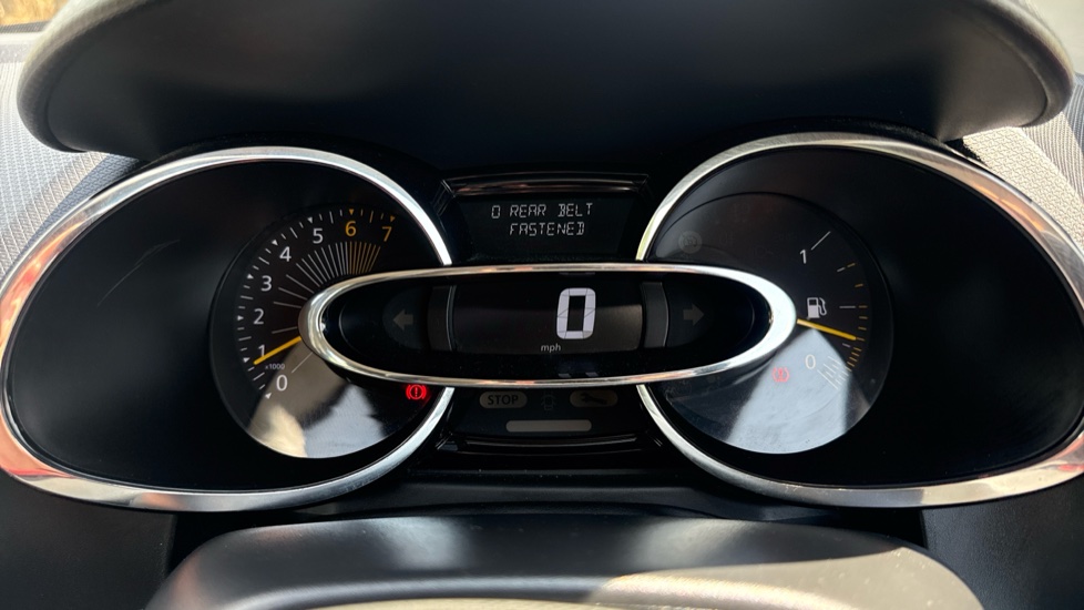 Renault Clio 1.2 16V Dynamique MediaNav 5dr Petrol Hatchback - Image 18