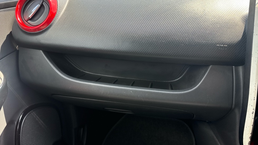 Renault Clio 1.2 16V Dynamique MediaNav 5dr Petrol Hatchback - Image 22