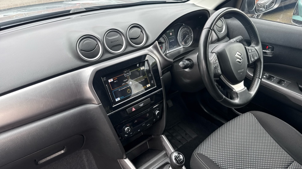 Suzuki Vitara 1.4 Boosterjet 48V Hybrid SZ-T 5dr Petrol Estate - Image 9