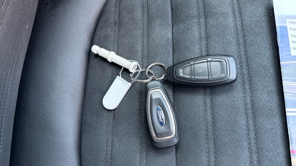 Ford Kuga 1.5 EcoBlue ST-Line X Edition 5dr Diesel Estate - Image 20
