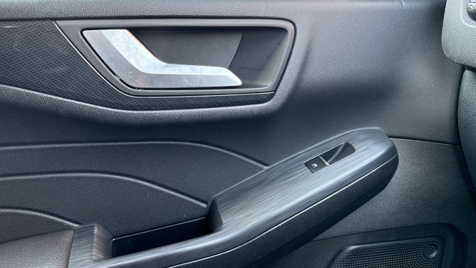 Ford Kuga 1.5 EcoBlue ST-Line X Edition 5dr Diesel Estate - Image 21