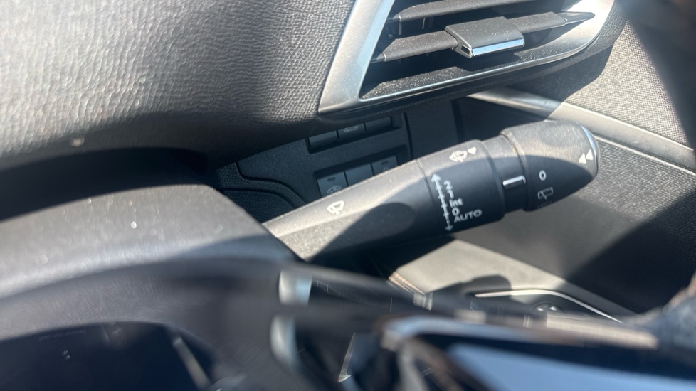 Peugeot 3008 1.2 PureTech GT Line 5dr Petrol Estate - Image 33