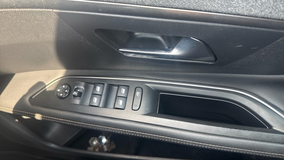 Peugeot 3008 1.2 PureTech GT Line 5dr Petrol Estate - Image 35