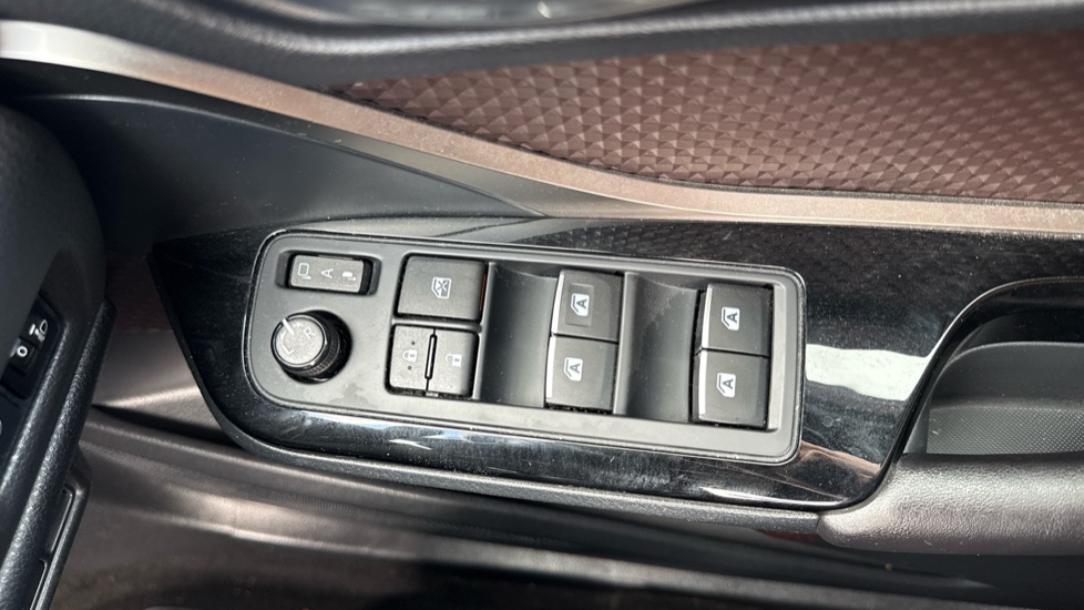 Toyota C-HR 1.8 Hybrid Excel 5dr CVT Hybrid Hatchback - Image 38