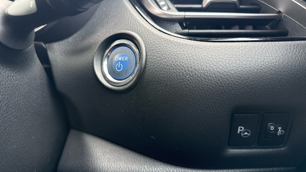 Toyota C-HR 1.8 Hybrid Excel 5dr CVT Hybrid Hatchback - Image 39