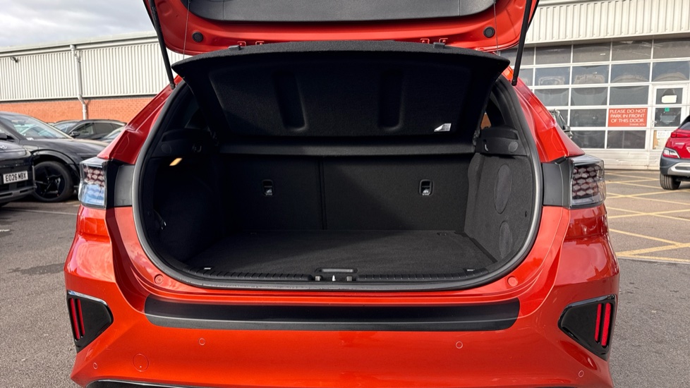 Kia Ceed 1.5T GDi ISG 138 GT-Line S 5dr DCT Petrol Hatchback - Image 4