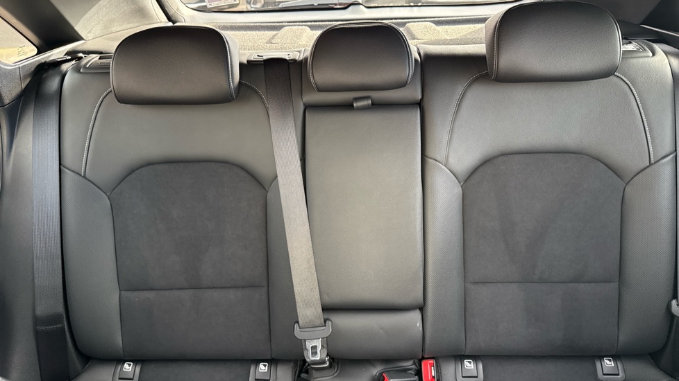 Kia Ceed 1.5T GDi ISG 138 GT-Line S 5dr DCT Petrol Hatchback - Image 15