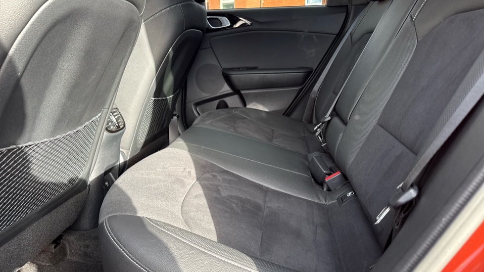 Kia Ceed 1.5T GDi ISG 138 GT-Line S 5dr DCT Petrol Hatchback - Image 16