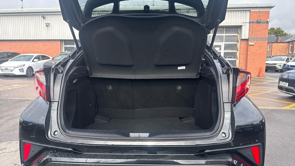 Toyota C-HR 1.8 Hybrid Design 5dr CVT Hybrid Hatchback - Image 4