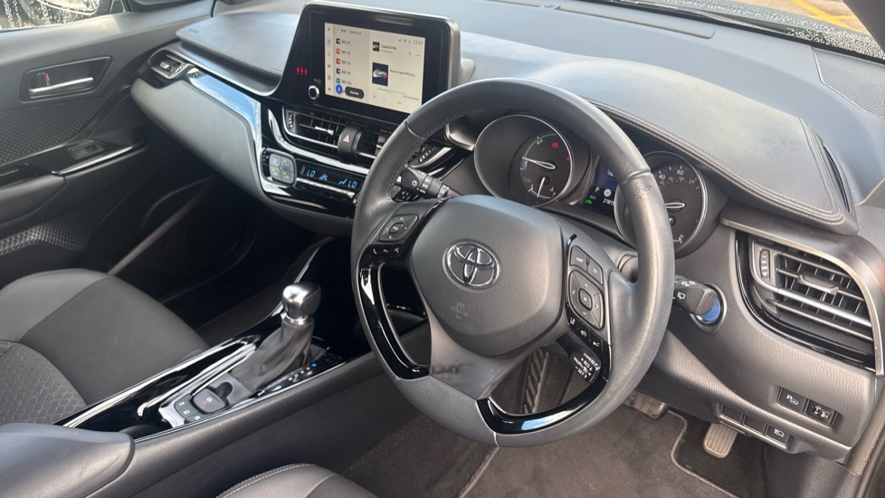 Toyota C-HR 1.8 Hybrid Design 5dr CVT Hybrid Hatchback - Image 11