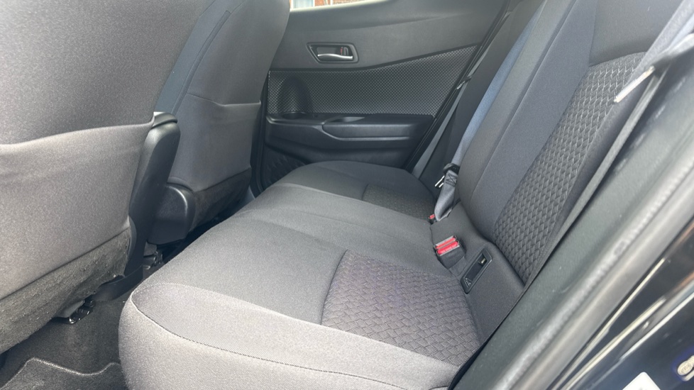 Toyota C-HR 1.8 Hybrid Design 5dr CVT Hybrid Hatchback - Image 16