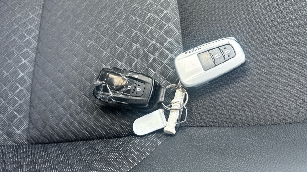 Toyota C-HR 1.8 Hybrid Design 5dr CVT Hybrid Hatchback - Image 20
