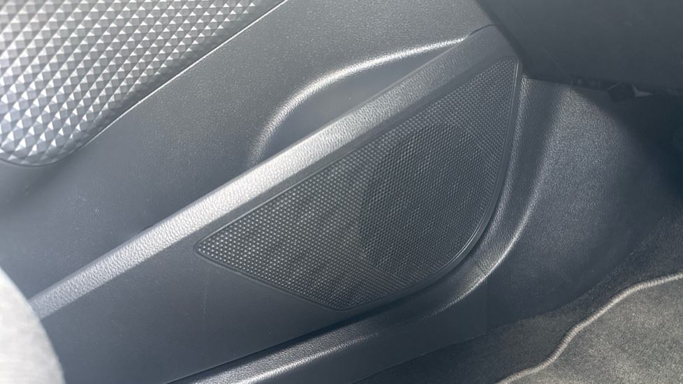 Toyota C-HR 1.8 Hybrid Design 5dr CVT Hybrid Hatchback - Image 23