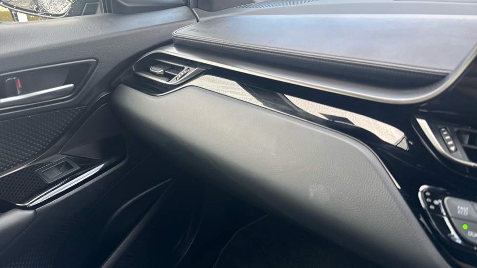 Toyota C-HR 1.8 Hybrid Design 5dr CVT Hybrid Hatchback - Image 24